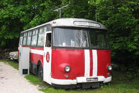 LAZ-695M